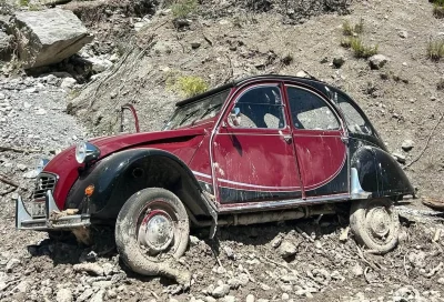 Citroën 2CV : une Charleston ensevelie crée un élan de solidarité et de passion sur les réseaux