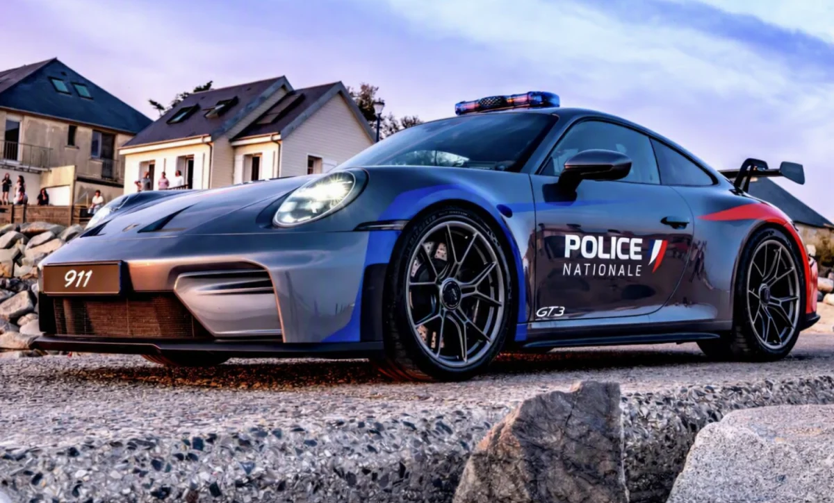 Porsche 911 : une GT3 aux couleurs de la police nationale, et ce n’est pas de l’IA
