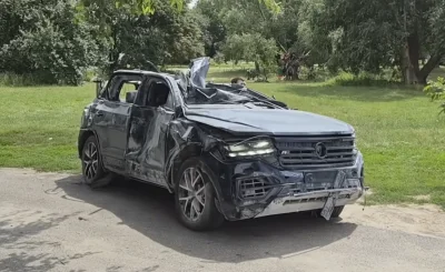 Vidéos : un missile pulvérise un Volkswagen Touareg, mais le SUV roule encore