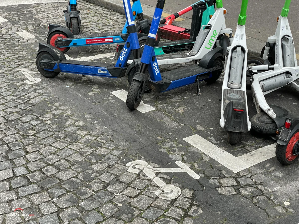 Trottinettes électriques : casque et gilet fluo désormais obligatoires dans les Hauts‑de‑Seine