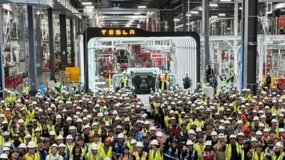 Le Tesla Semi entre en production (pour de vrai)