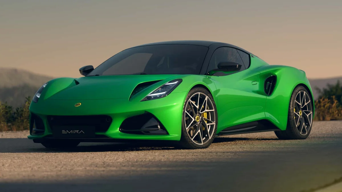 La Lotus Emira sera bientôt plus puissante et plus légère
