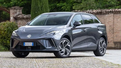 La MG4 EV restylée (2026) change ainsi : photos, moteurs et prix