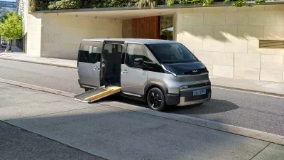 Kia lance la version à accès latéral de son PV5 WAV 
