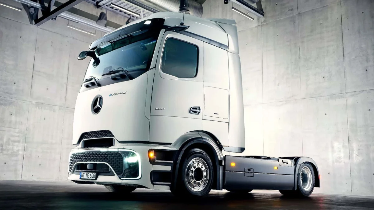 Mercedes élargit sa gamme de camions électriques avec une variante eActros Lowliner