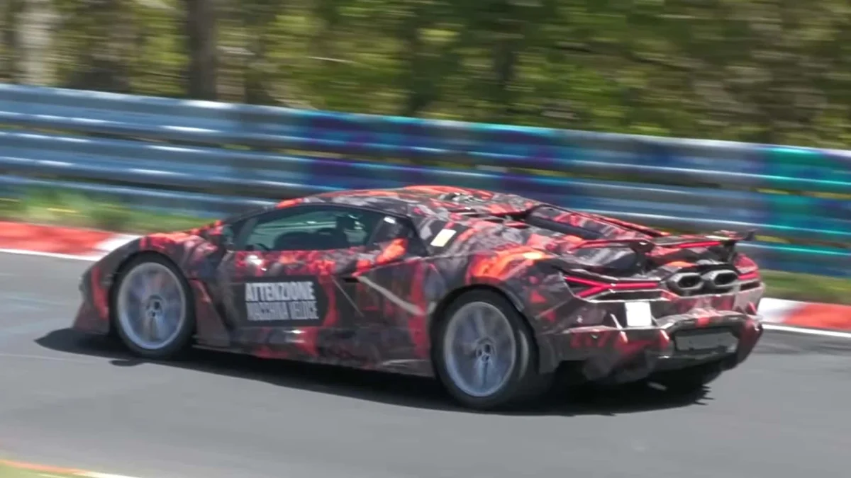 Une Lamborghini Revuelto plus puissante devrait arriver plus tard cette année