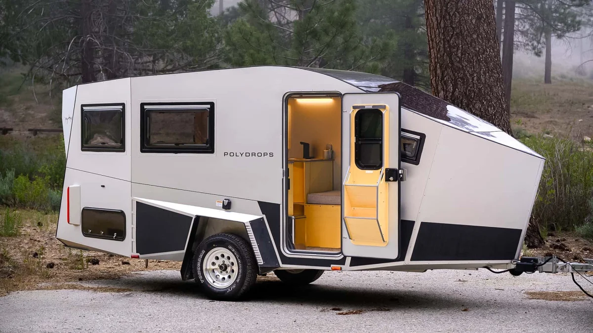 Cette caravane tout-terrain ressemble à un bombardier furtif