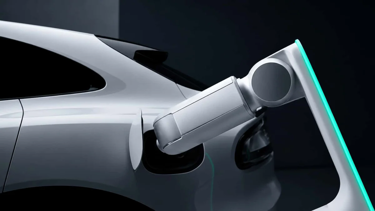 Bras robotisé de recharge : Tesla en a rêvé, Xiaomi l'a fait