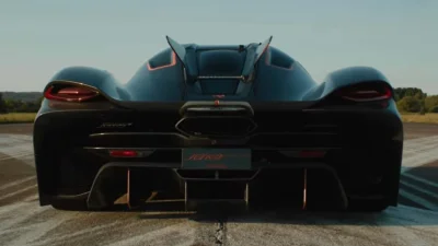 Koenigsegg pulvérise le record de vitesse sur 400 mètres pour les voitures de série