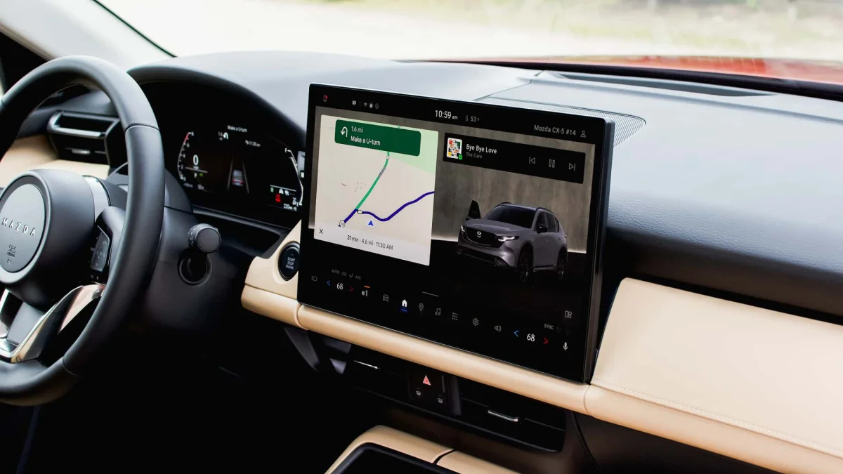 L'avis tranché de Mazda : les grands écrans distraient moins que les boutons