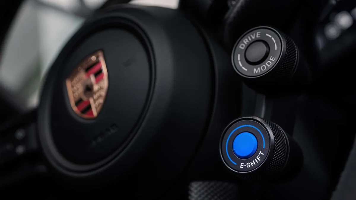 La Porsche Taycan gagne huit rapports qui n’existent pas vraiment