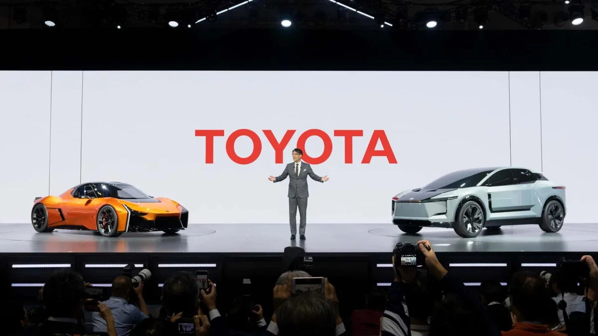 « Nous ne survivrons pas » : le patron de Toyota veut unir les constructeurs japonais face aux EV chinois