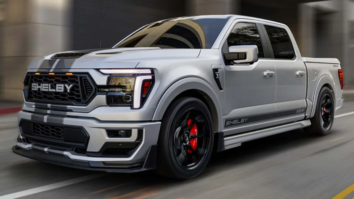 Le nouveau F-150 Super Snake de Shelby crache son venin sur le Ram Rumble Bee