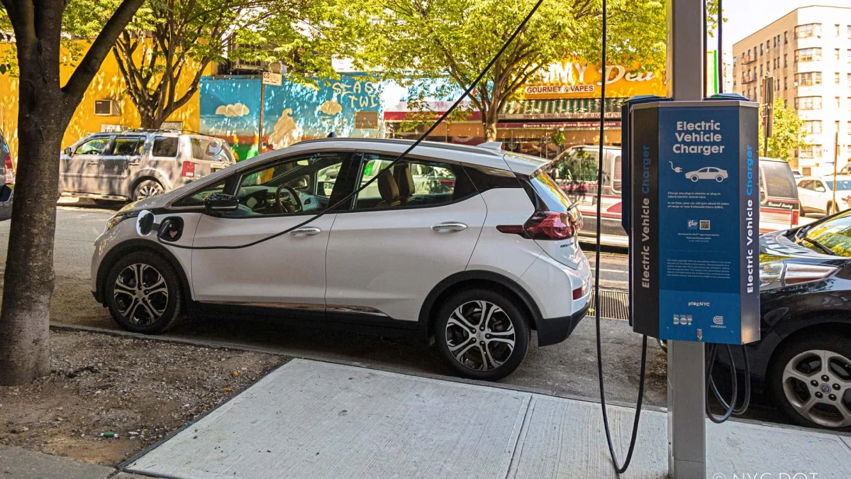 New York mise gros sur les voitures électriques : 600 bornes de recharge en plus