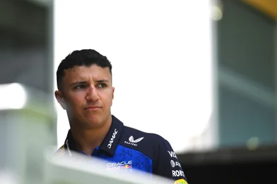 Hadjar perdu face au retard sur Verstappen : "Aucun plaisir dans la caisse"