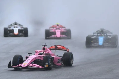 7 abandons, 4 Safety Car et 2 VSC : Mini remporte une course de F2 chaotique