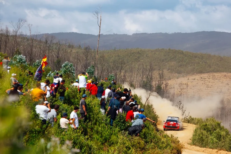Camion de dépannage en sur le parcours, policière "stupide" : le Rallye du Portugal vire au n'importe quoi