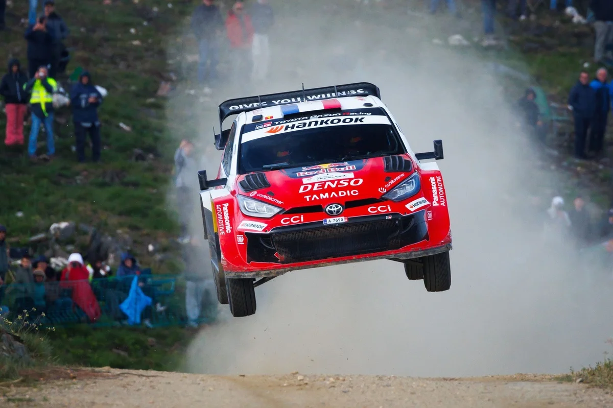 Ogier vire en tête au Portugal, Fourmaux doublement malchanceux