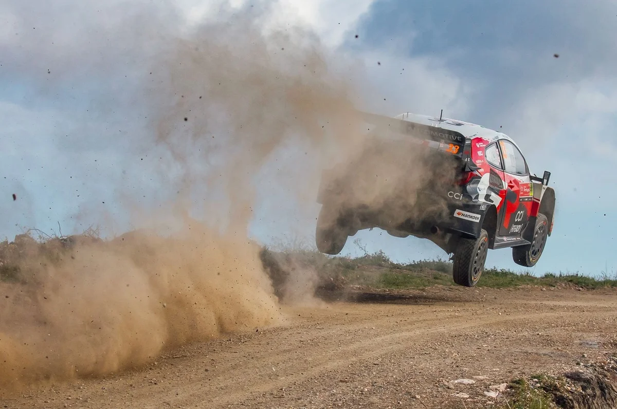 Enquête lancée au Rallye du Portugal après l'irruption de deux véhicules non autorisés dans une spéciale