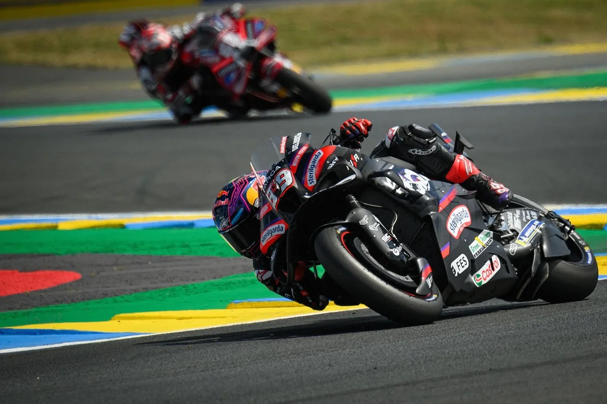 Martín retrouve la victoire et mène un triplé Aprilia au Mans !