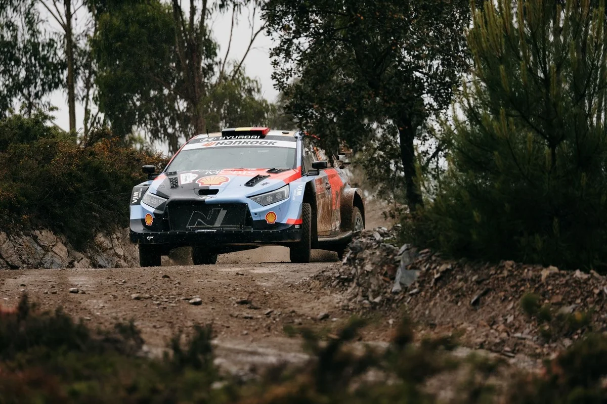 Thierry Neuville vainqueur d'un combat de boue au Rallye du Portugal !