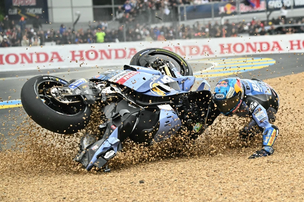 Une erreur étrange pour Álex Márquez, mal tombé dès le début du GP de France