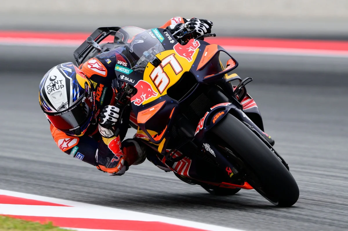 Acosta décroche la pole, les pilotes Aprilia se font secouer