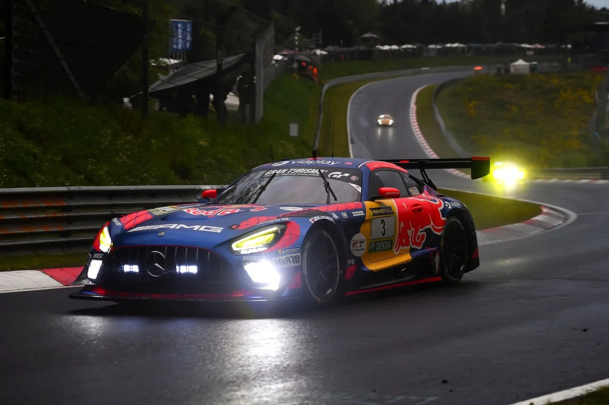 24H du Nürburgring : Verstappen en tête à six heures de l'arrivée