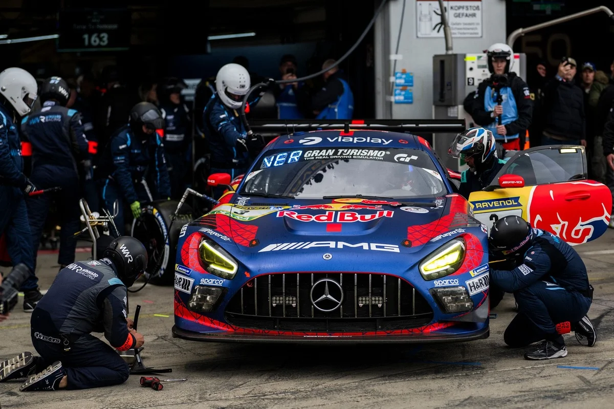 Verstappen bloqué au stand : les raisons de l'arrêt de la Mercedes au Nürburgring