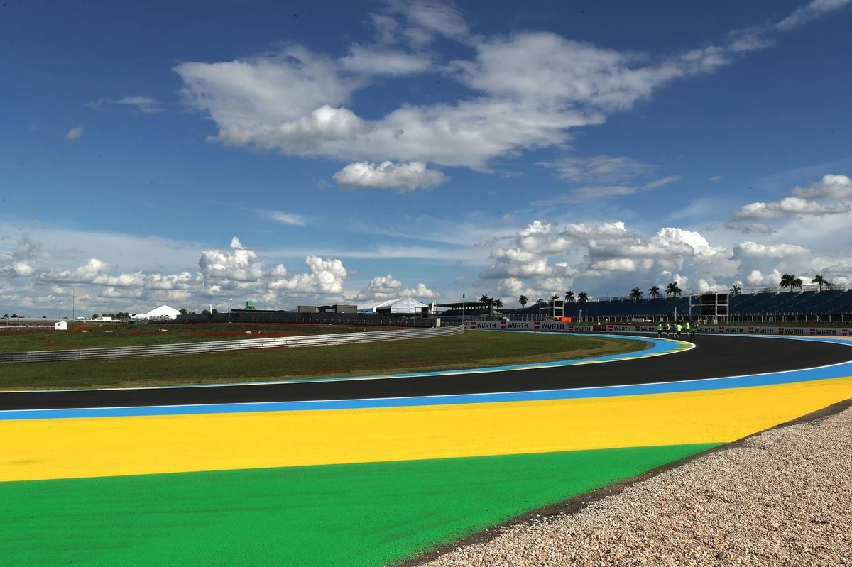 L'asphalte de Goiânia doit encore être réparé