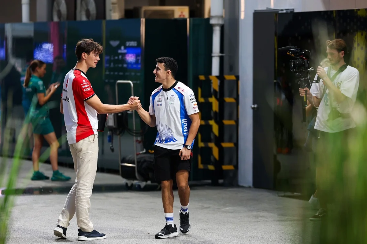 Pourquoi Bearman et Hadjar doivent "mériter le droit" de suivre Verstappen