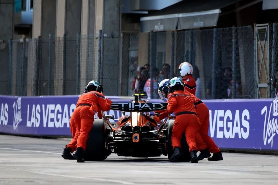30 000 euros pour un bout de scotch : McLaren prise par la patrouille à Monaco