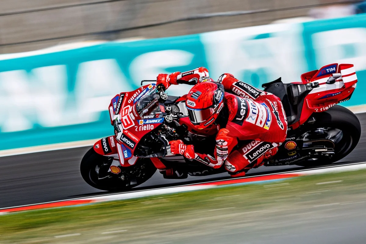 Marc Márquez chute puis signe la pole en Hongrie !