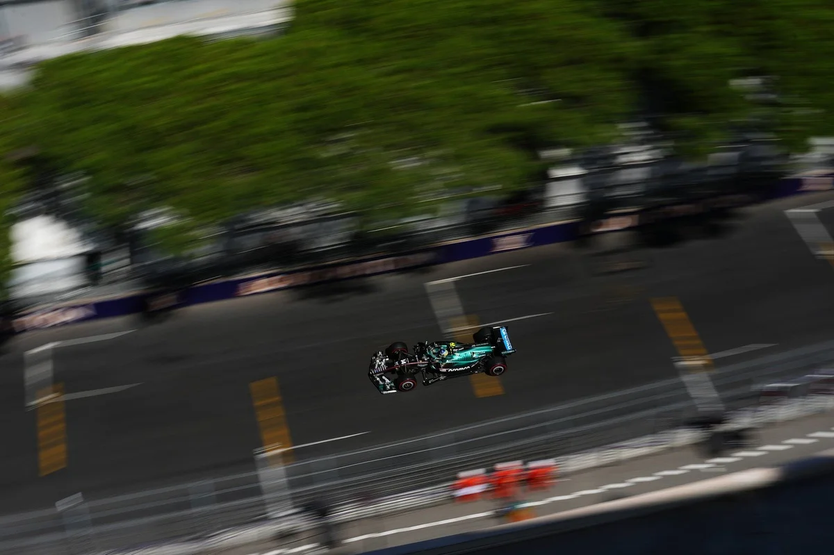 Au milieu du bazar, Aston Martin et Alonso inscrivent leur premier point