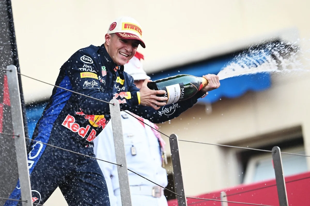 Du crash au podium : Isack Hadjar au bout de 78 tours infernaux