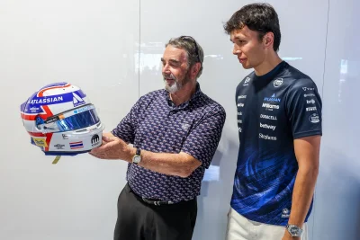 Albon va porter le casque de Mansell... pour battre l'un de ses records !