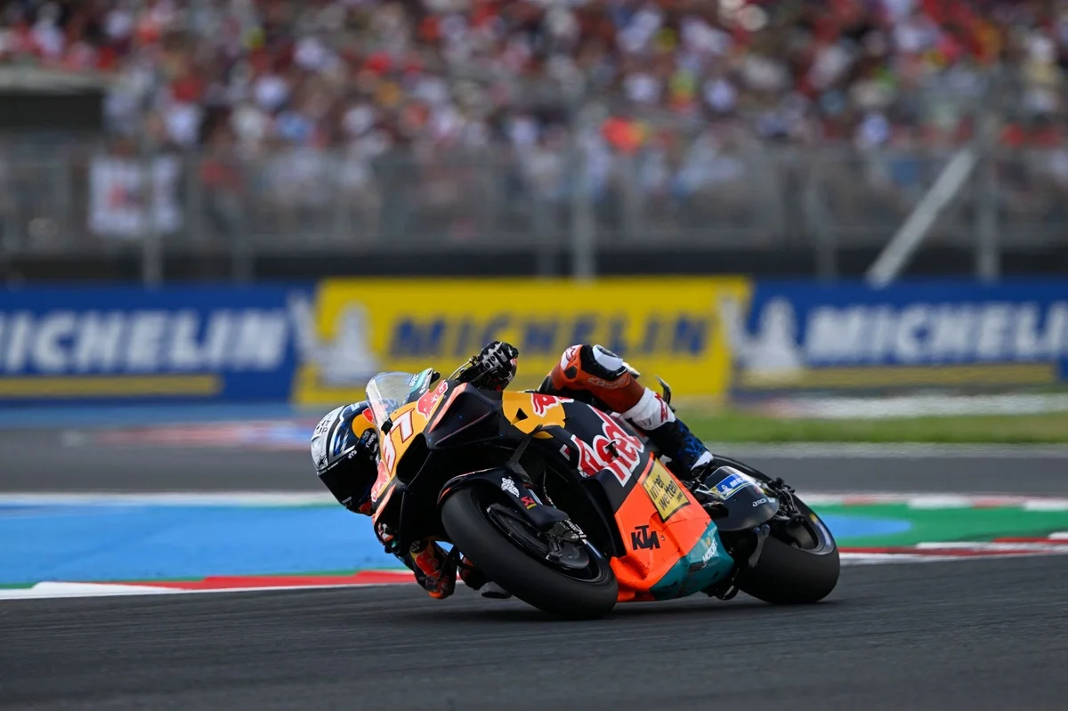 KTM demande à Acosta de tester sa moto 2027 malgré son départ pour Ducati