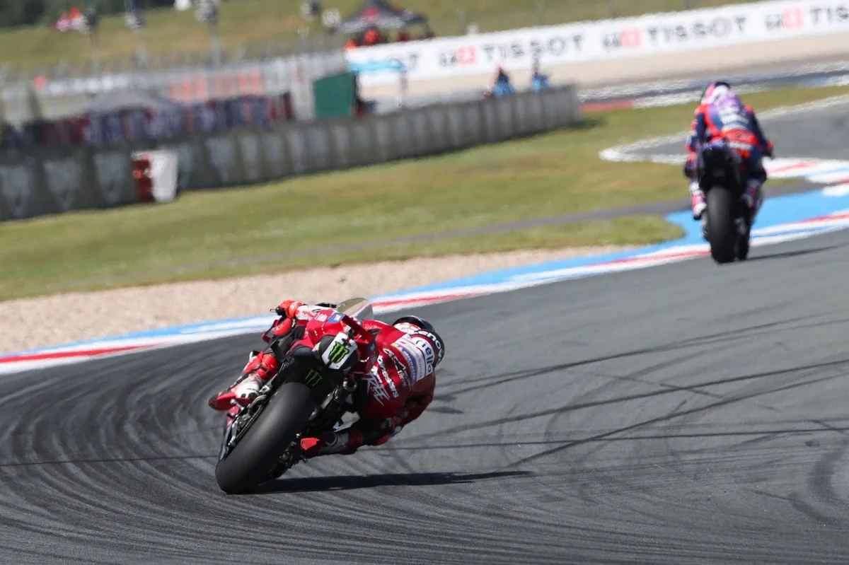 "Plus un volcan qu'un circuit" : Les pilotes MotoGP alertent sur la chaleur à Assen