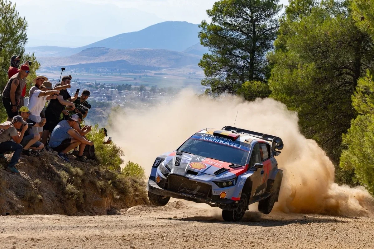 Ogier menace Neuville pour un dimanche à suspense en Grèce !