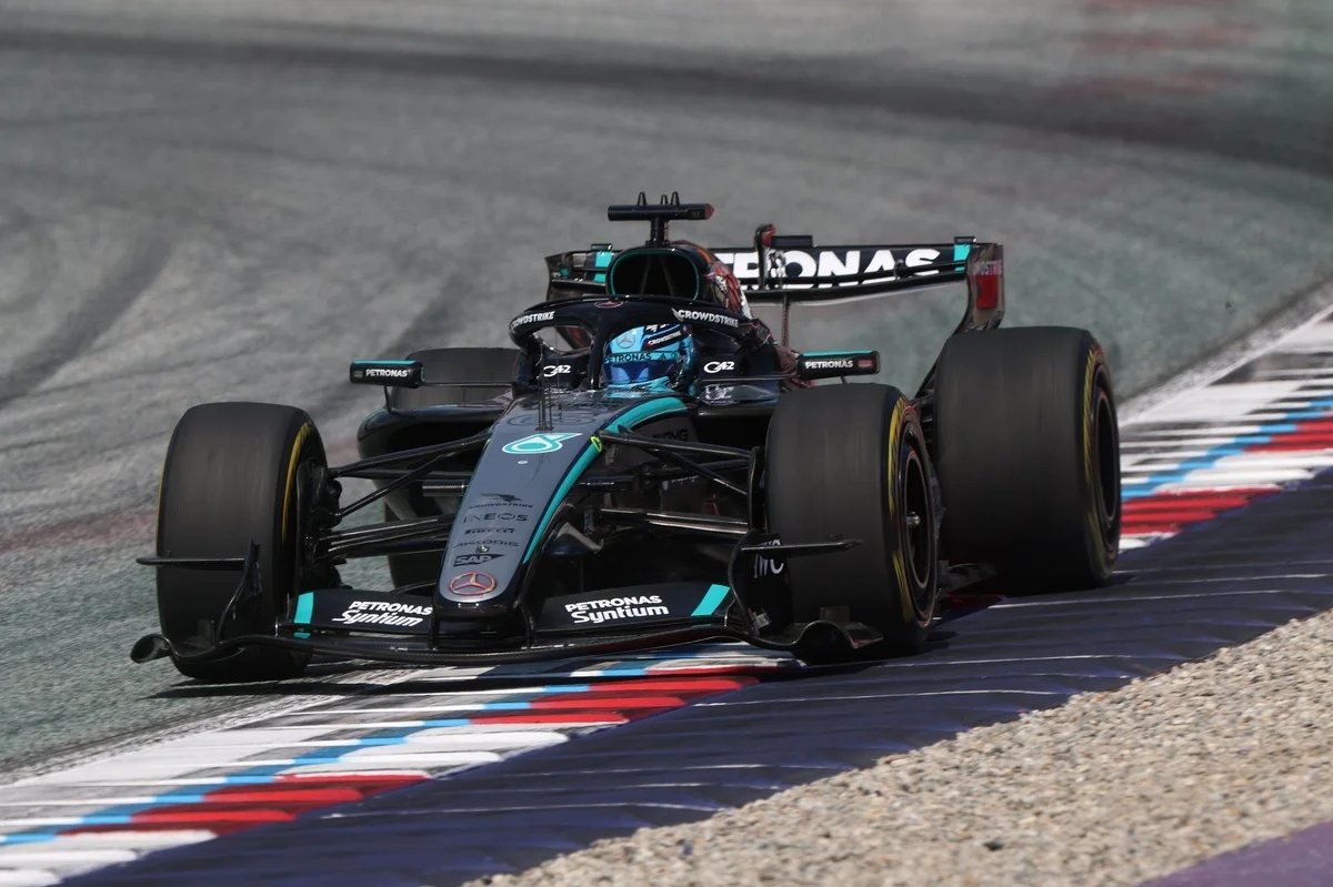 Russell résiste à Verstappen dans la canicule du GP d'Autriche