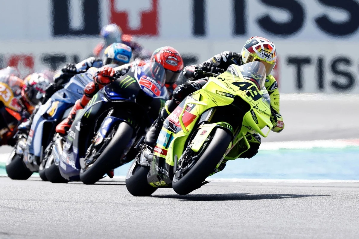 Di Giannantonio résiste aux Aprilia et assure le show