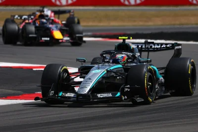 Kimi Antonelli domine Lewis Hamilton dans son jardin à Silverstone !