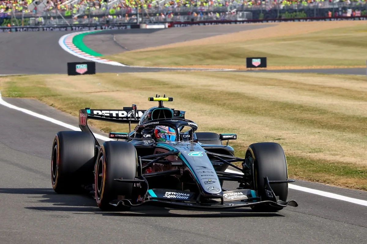 Antonelli s'impose encore face aux Ferrari, Leclerc bat Hamilton