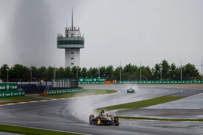DS Penske danse sous la pluie à Shanghai