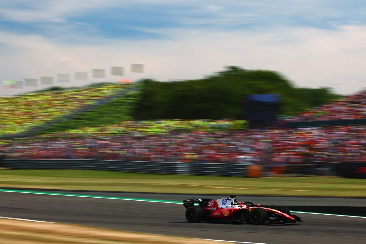 Coup de théâtre à Silverstone : Leclerc triomphe, Antonelli frappé par le sort !