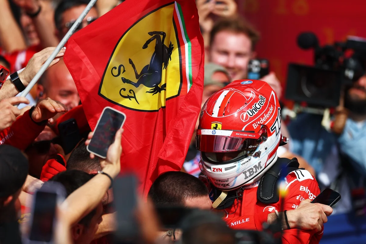 Leclerc remporte une course maîtrisée "le couteau entre les dents"