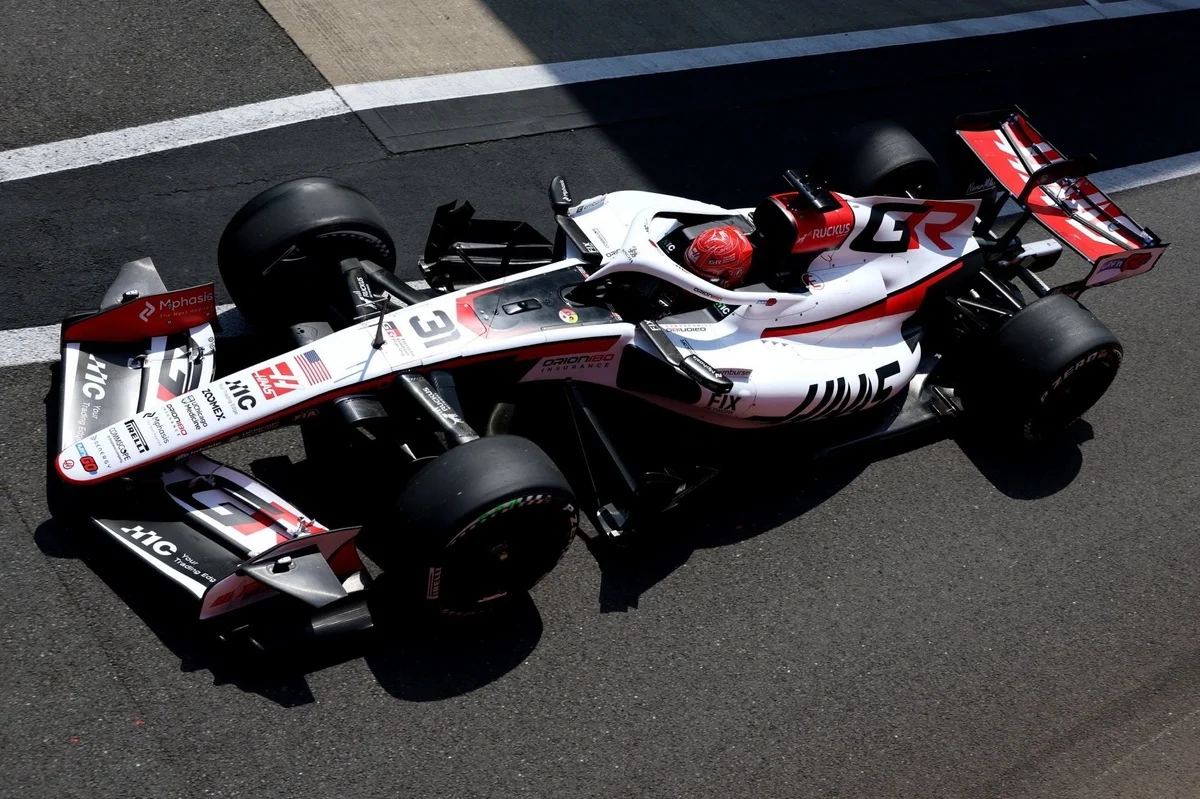Haas se rajoute des problèmes dans les stands