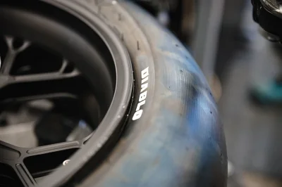Pirelli explique son choix de maintenir la règle sur les pressions pneumatiques en MotoGP