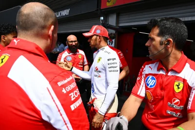 Hamilton renverse un mécanicien Ferrari : le verdict des commissaires