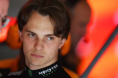 Piastri tacle violemment Sainz après un incident "inacceptable"